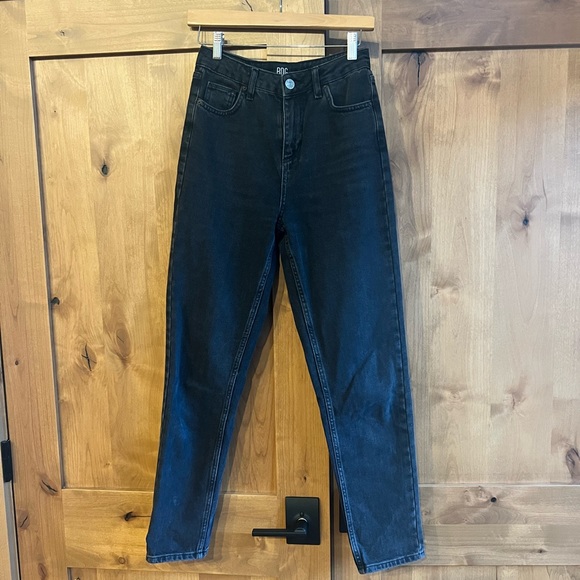 Black High-Waisted Mom Jeans - Picture 7 of 8